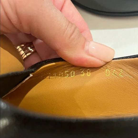 Gucci Black Leather Loafers with Gold Horsebit - Picture 10 of 15